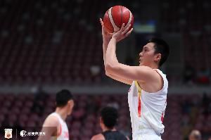 媒体人：这支草根男篮差1cm就能击败澳大利亚 真是打得荡气回肠